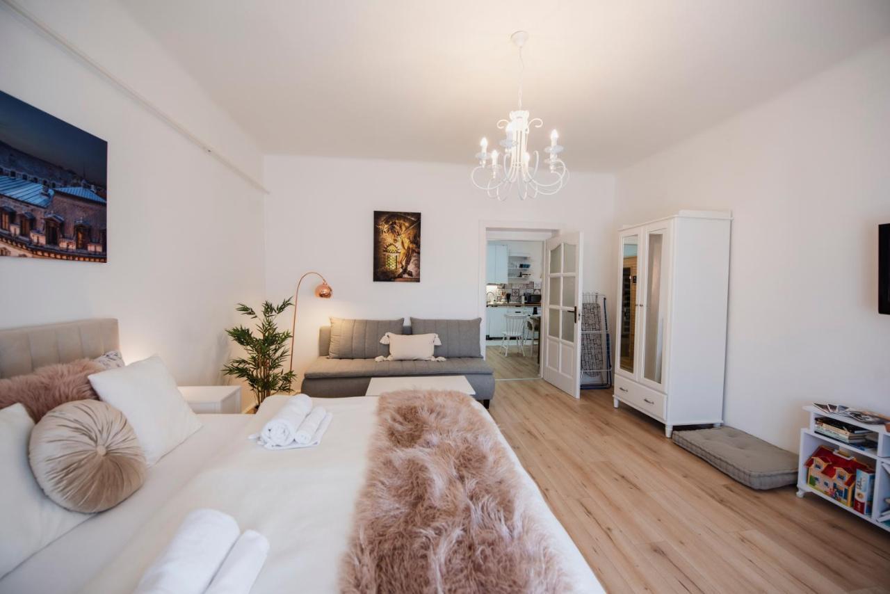 Heart Of Pecs Apartman Free Parking Exterior photo