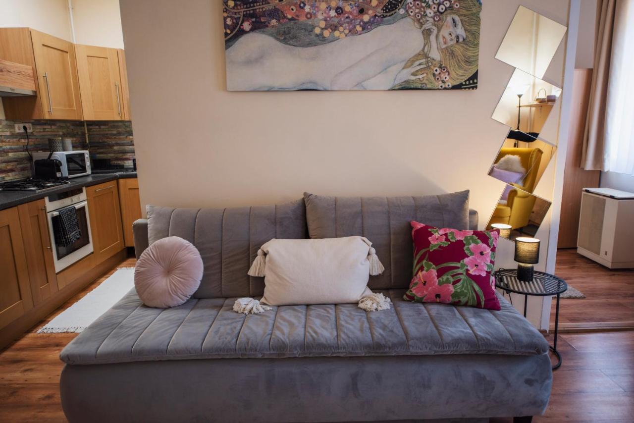 Heart Of Pecs Apartman Free Parking Exterior photo