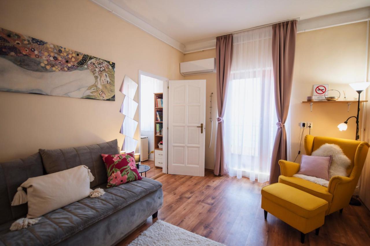 Heart Of Pecs Apartman Free Parking Exterior photo